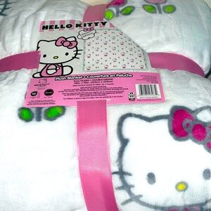 24HR DROP ⬇️ (F/Q) Hello Kitty Plush Flowers Blanket